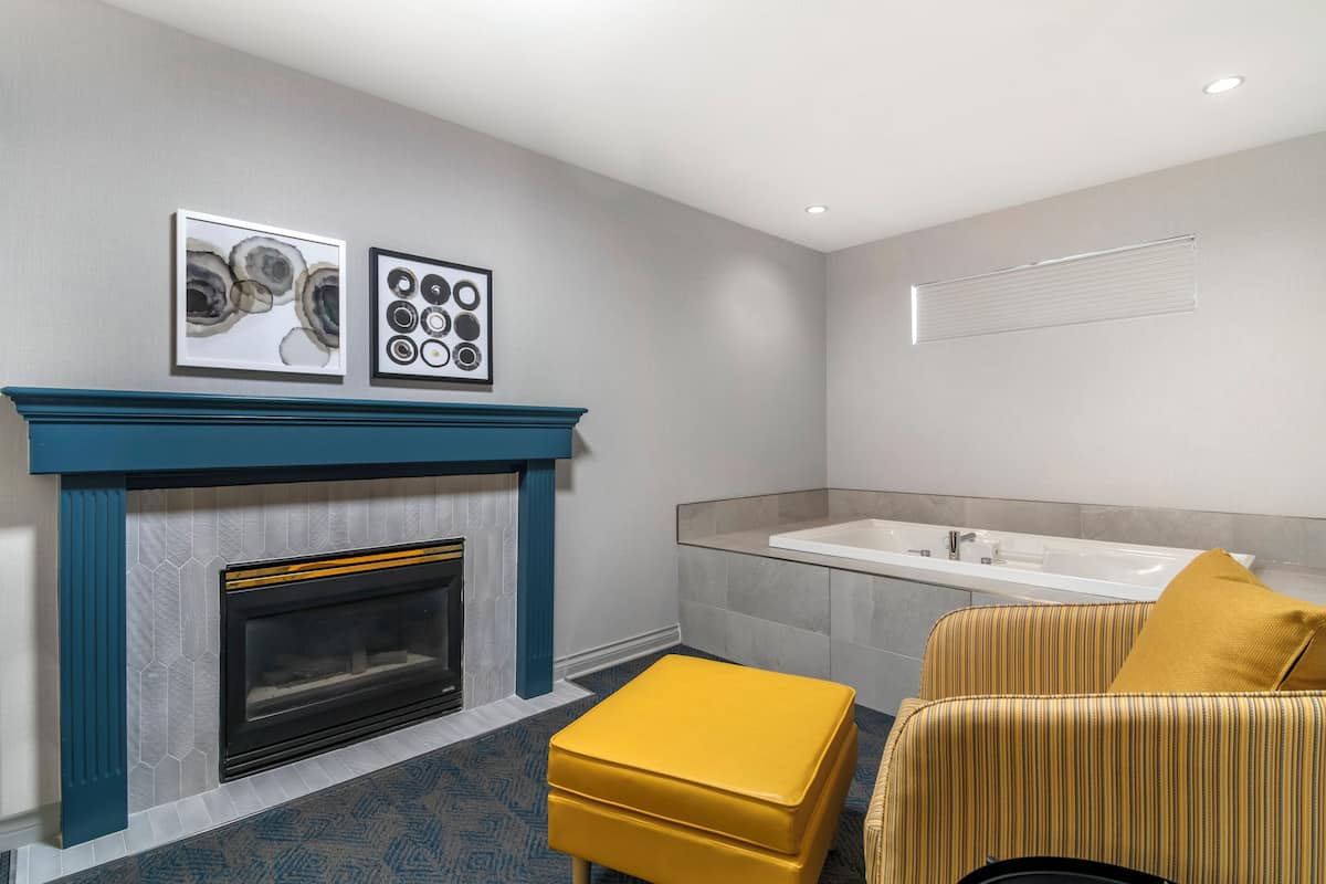 room, 1 king bed, non smoking, hot tub | desk, soundproofing, iron/ironing board, free cots/infant beds