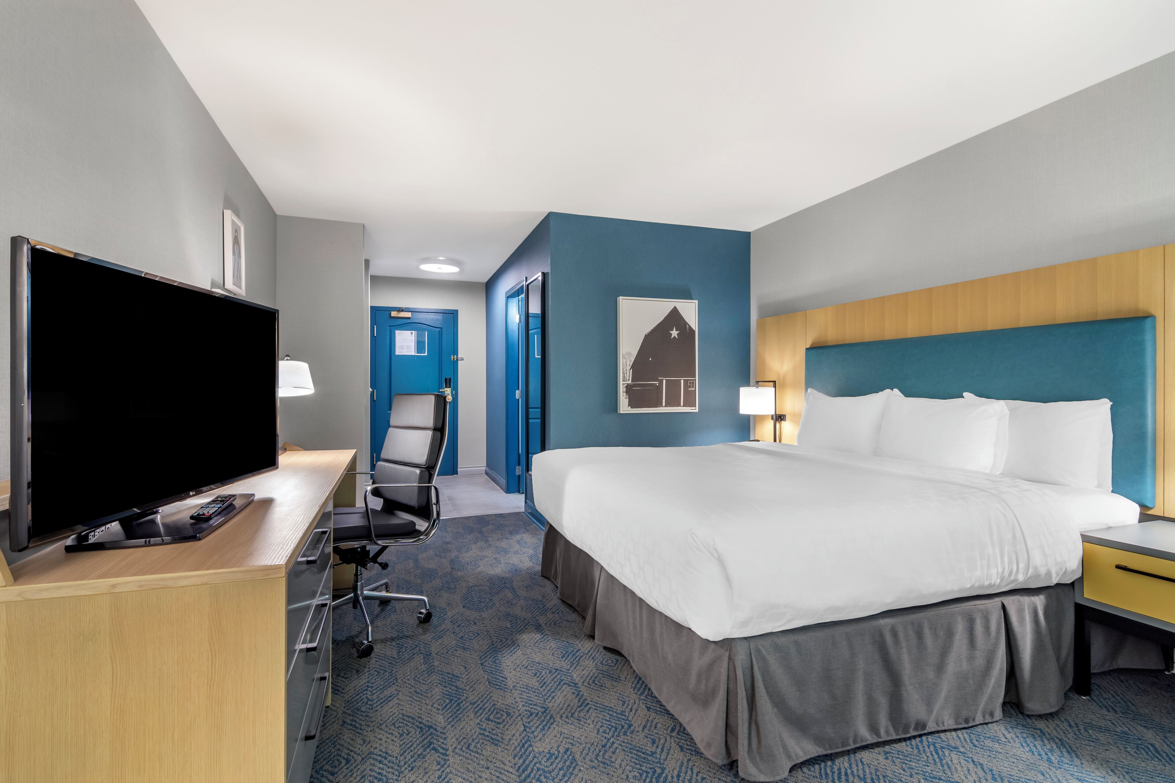 standard room, 1 king bed, non smoking | desk, soundproofing, iron/ironing board, free cots/infant beds