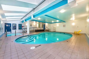 Indoor pool, pool loungers