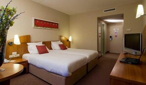 Hypo-allergenic bedding available, in-room safe, desk, soundproofing