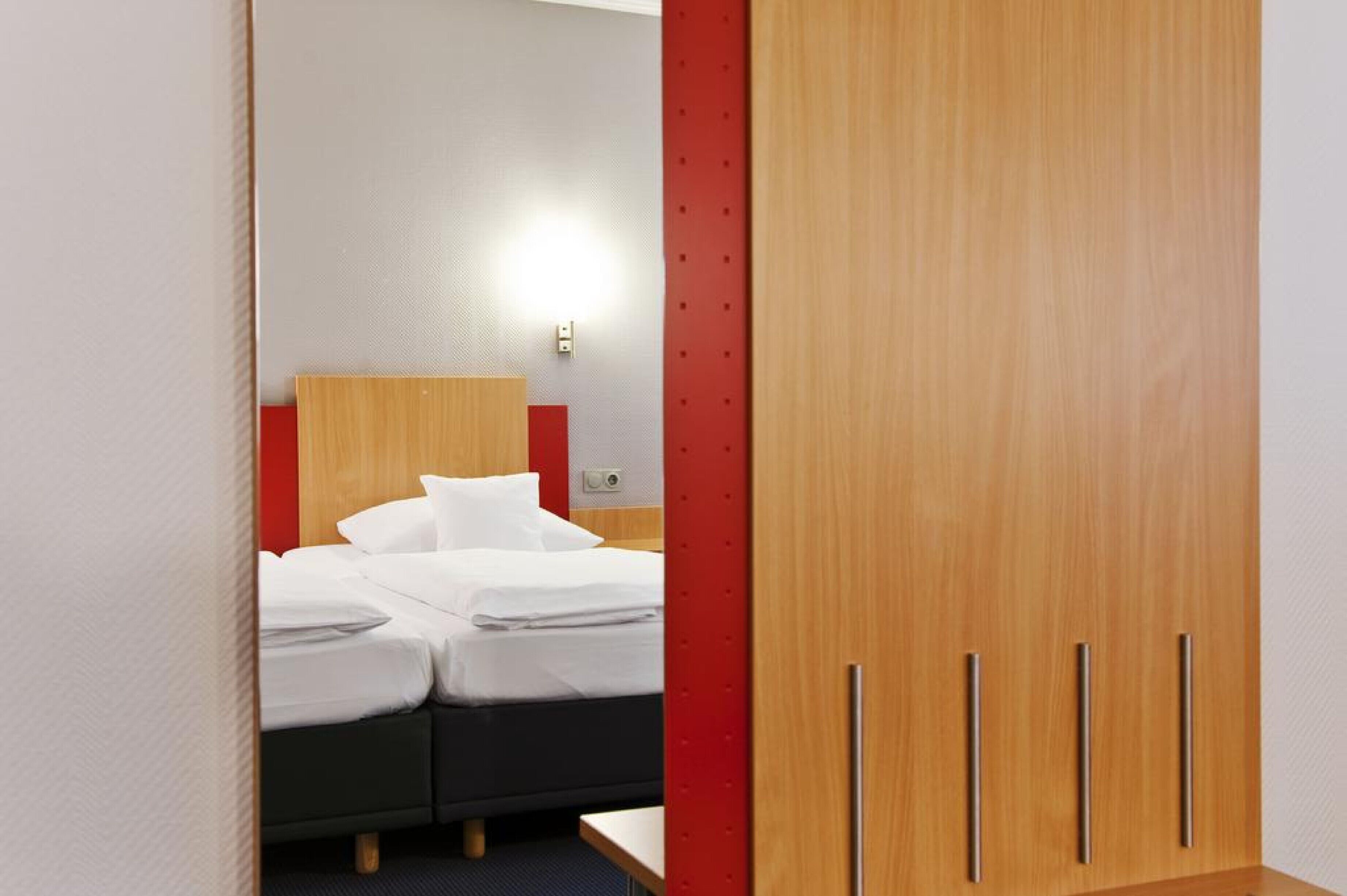 hypo-allergenic bedding, minibar, in-room safe, desk