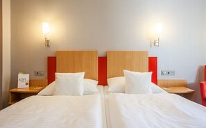 Hypo-allergenic bedding, minibar, in-room safe, desk - Ringhotel Ahrensburg (Ahrensburg)