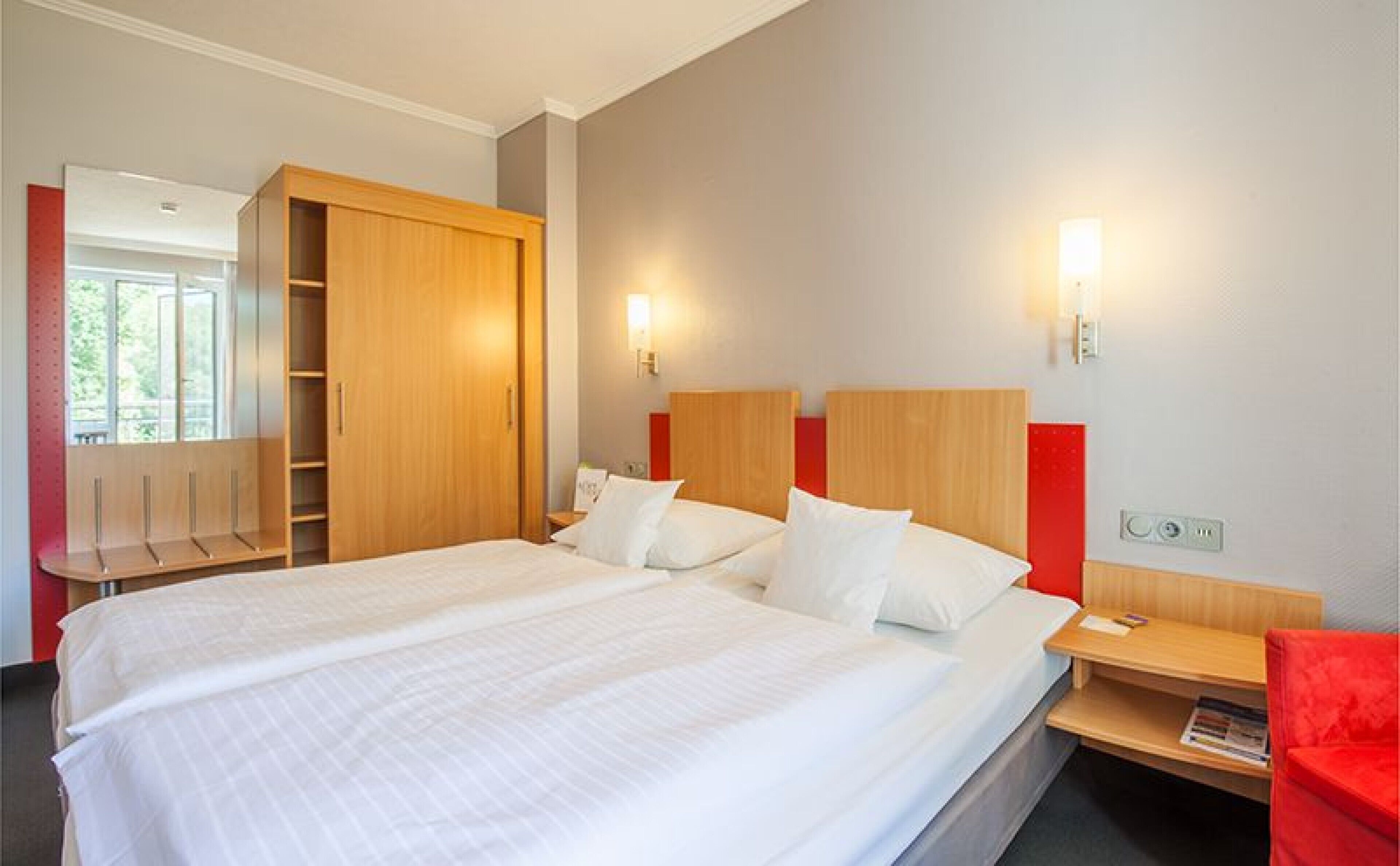 family room, 3 bedrooms | hypo-allergenic bedding, minibar, in-room safe, desk