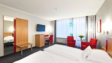 Roupas de cama antialérgicas, frigobar, cofres nos quartos, escrivaninha