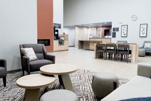 Lobby - Candlewood Suites Wichita Northwest by IHG (Wichita)