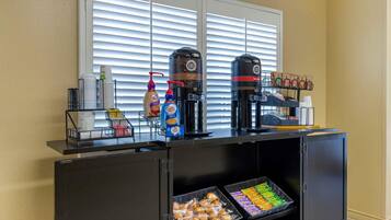 含每日外帶早餐