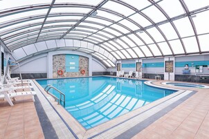 Hồ bơi trong nhà 