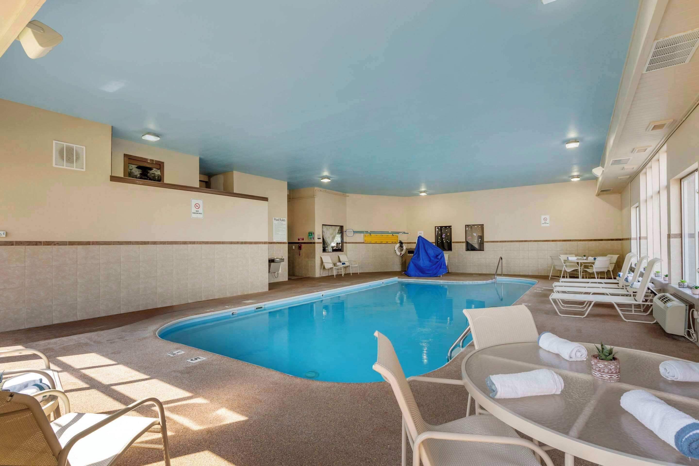 Indoor pool, open 8 AM to 9:30 PM, pool loungers