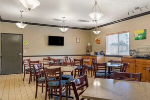 Free daily continental breakfast 