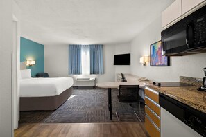 1 bedroom, premium bedding, desk, laptop workspace