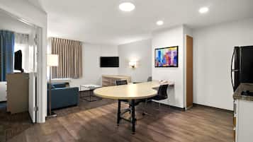 Suite, 1 Queen Bed with Sofa bed, Accessible, Non Smoking | 1 bedroom, premium bedding, desk, laptop workspace