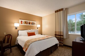 1 Schlafzimmer, hochwertige Bettwaren, Schreibtisch