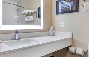 Studio, 1 Queen Bed, Non Smoking | Bathroom