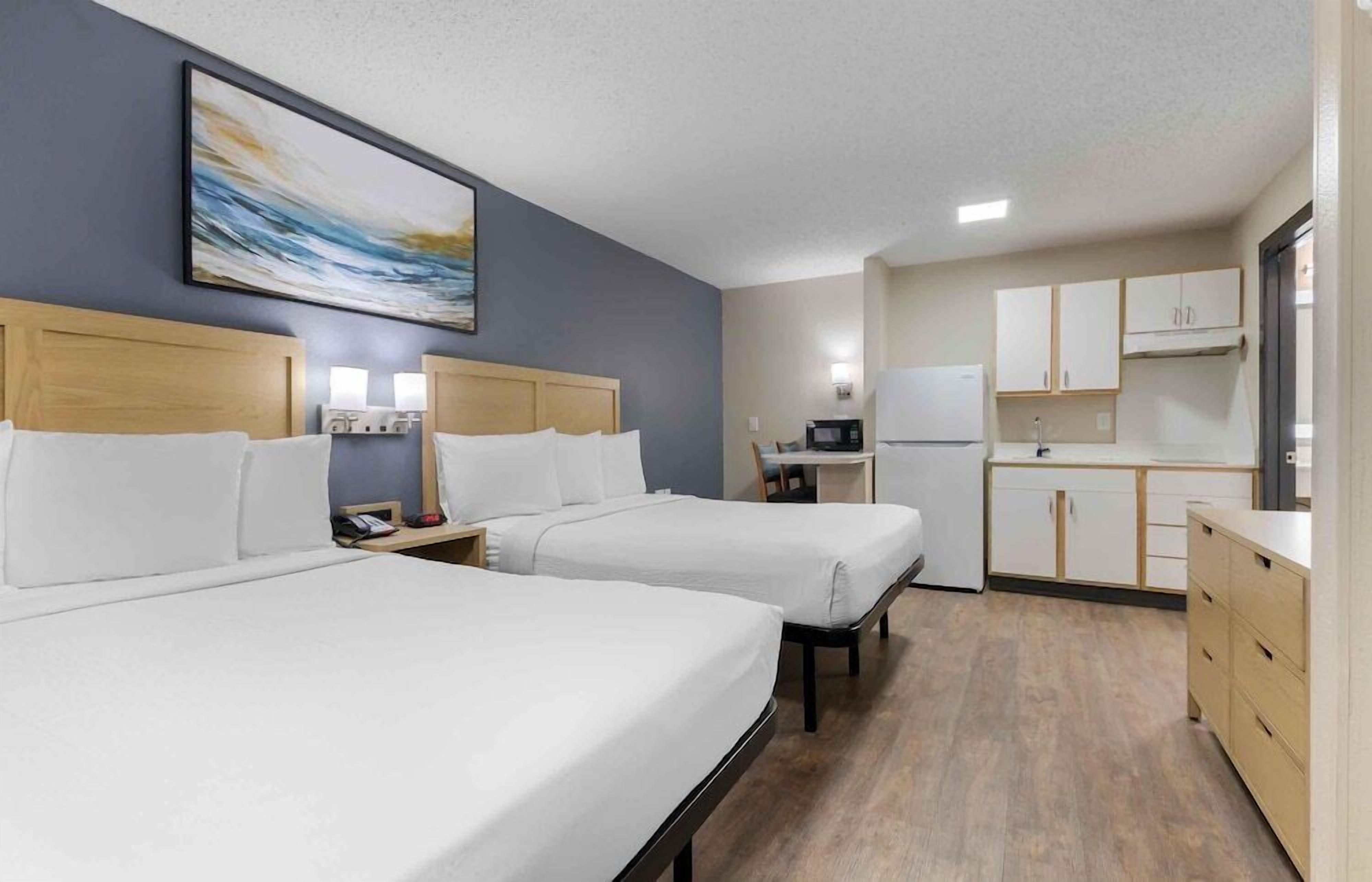 Desk, laptop workspace, iron/ironing board, free WiFi