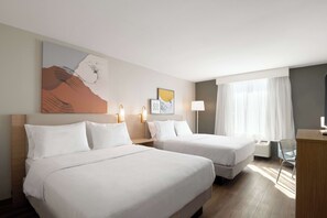 Desk, laptop workspace, iron/ironing board, free WiFi - Spark by Hilton Destin (Destin)