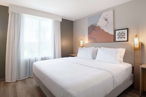 Desk, laptop workspace, iron/ironing board, free WiFi - Spark by Hilton Destin (Destin)