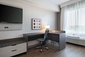 Desk, laptop workspace, iron/ironing board, free WiFi - Spark by Hilton Destin (Destin)