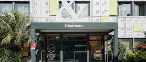 Majoituspaikan sisäänkäynti