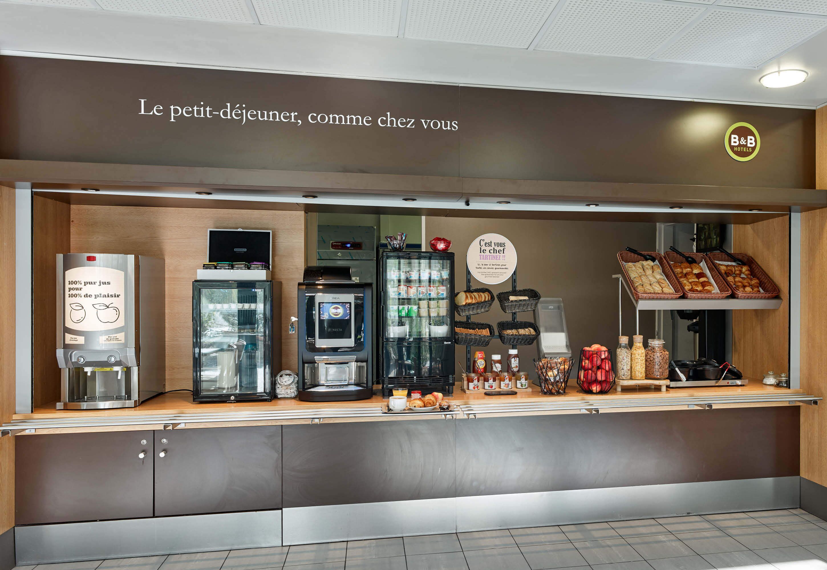 daily buffet breakfast for a fee