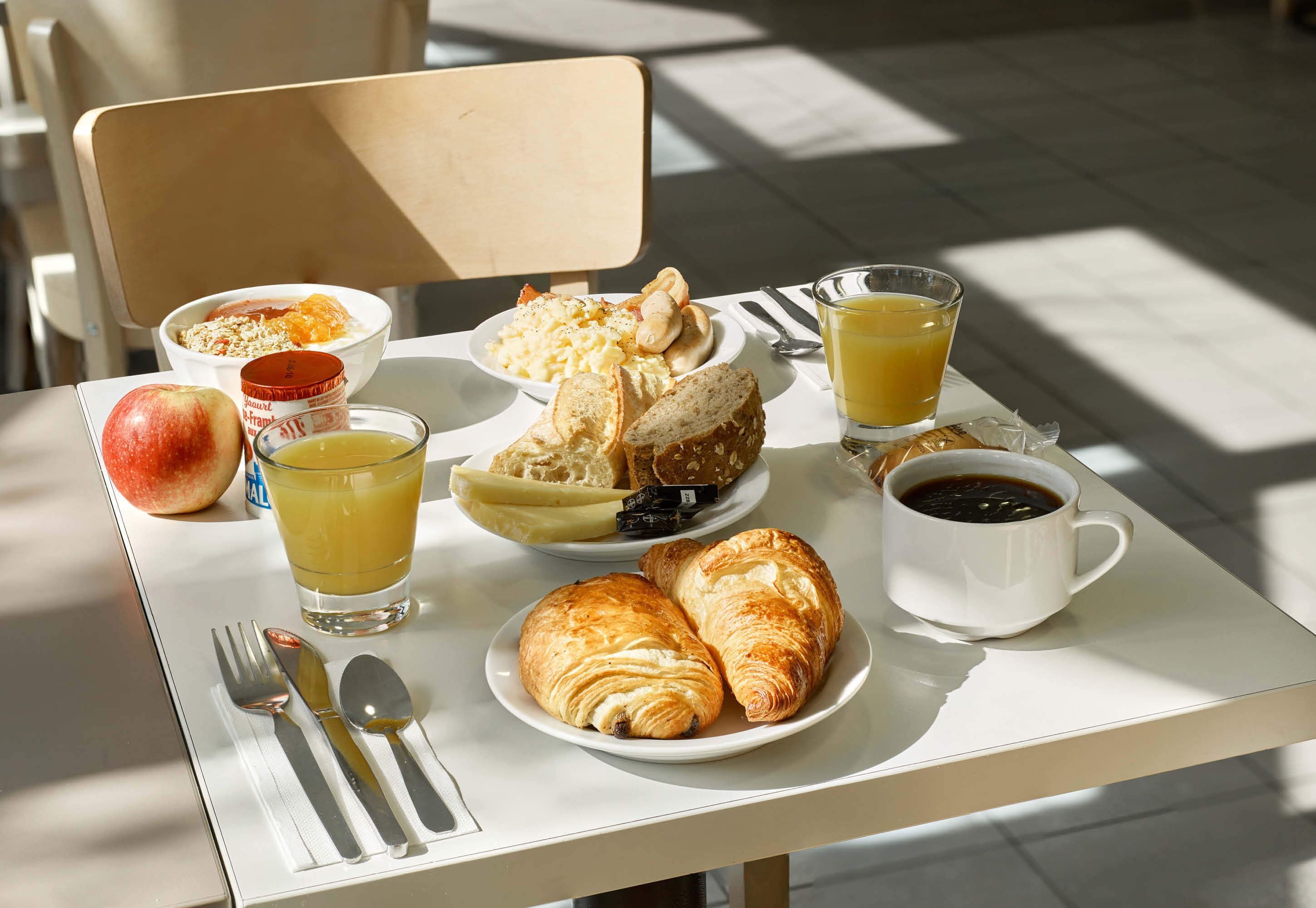 daily buffet breakfast for a fee