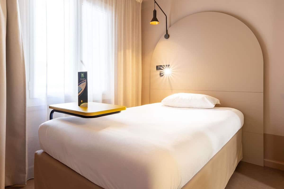 Chambre Standard, 1 lit une place | Literie de qualité supérieure, surmatelas, chambres insonorisées