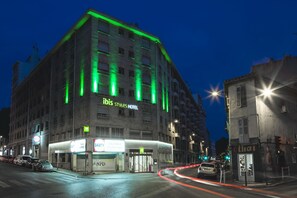 Façade de l’hébergement - soirée/nuit