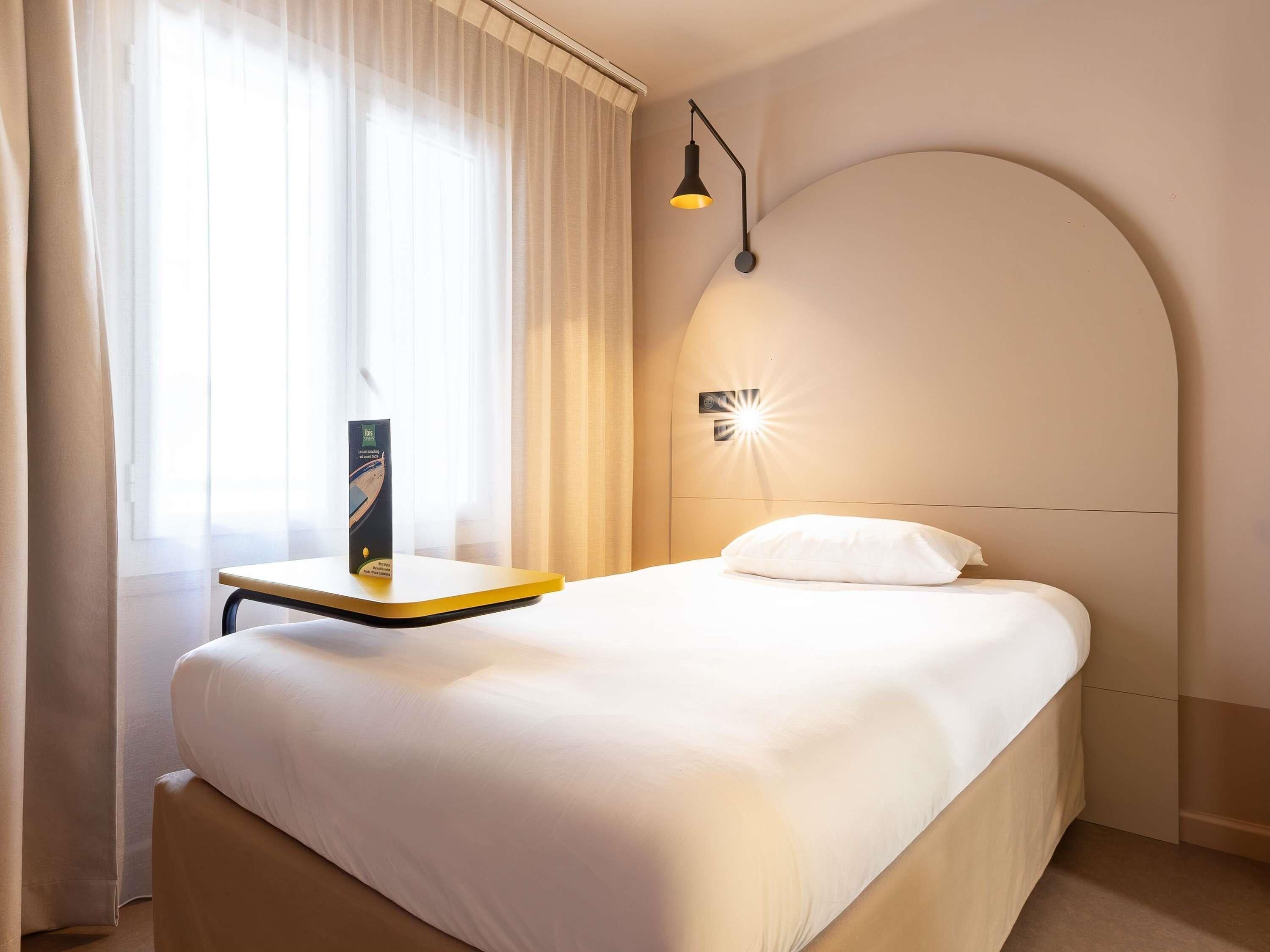 Standard Oda, 1 Tek Kişilik Yatak | Kaliteli yatak takımı, yastık yüzeyli yatak, ses yalıtımı 