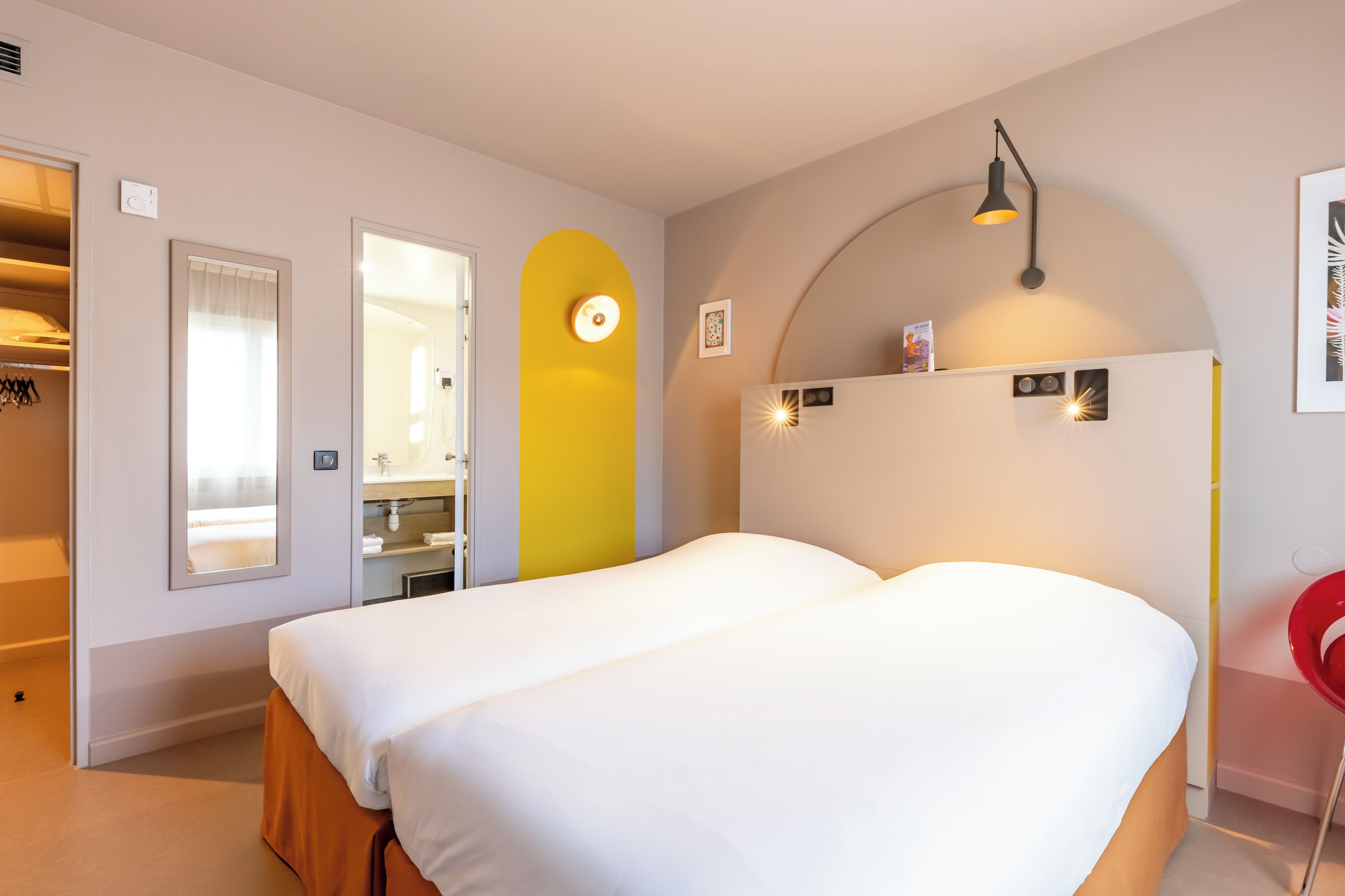 Standard Room, 2 Twin Beds | Premium bedding, pillowtop beds, soundproofing, iron/ironing board