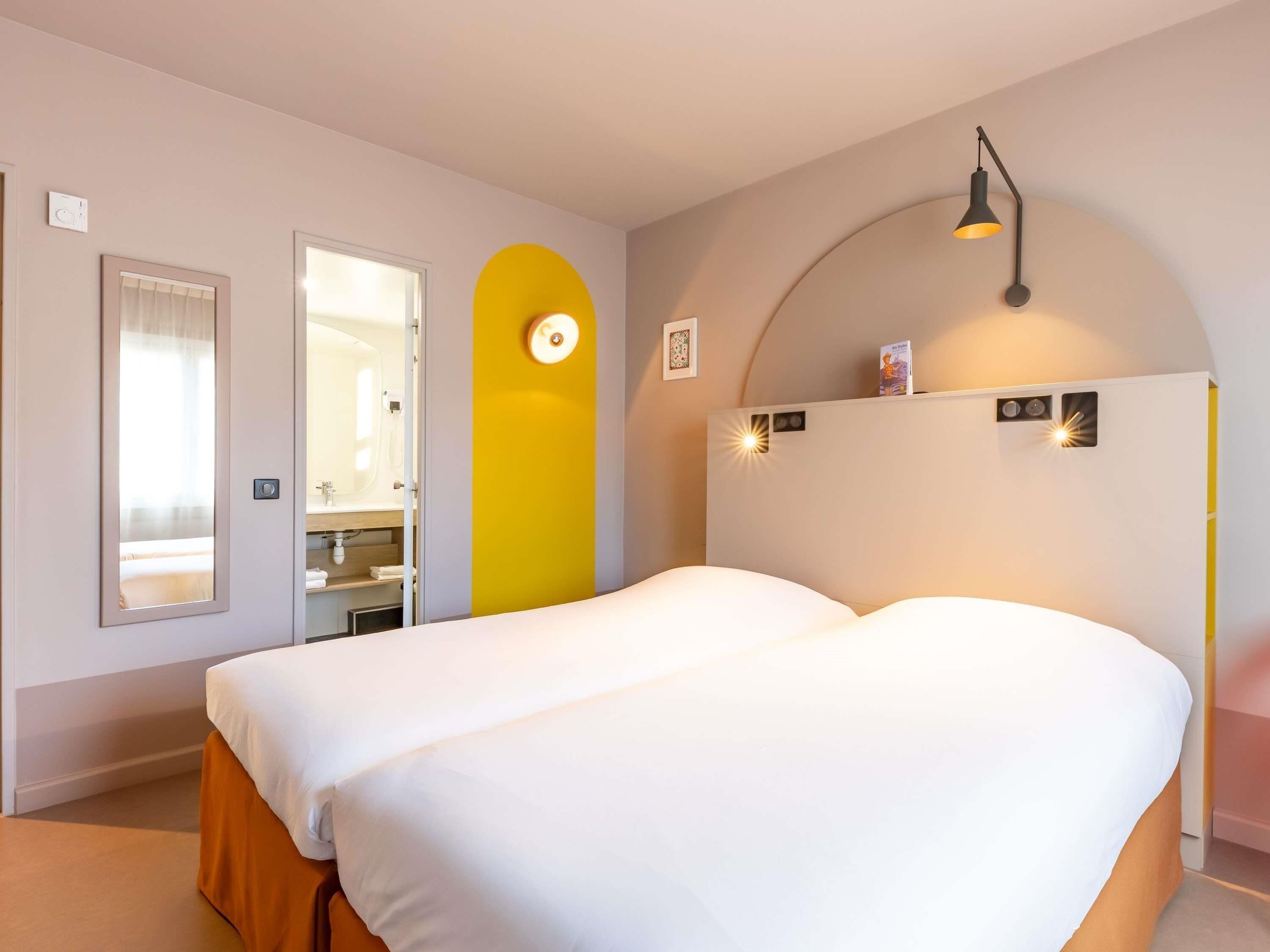 Standard Oda, 2 Tek Kişilik Yatak | Kaliteli yatak takımı, yastık yüzeyli yatak, ses yalıtımı 