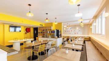 Free daily buffet breakfast