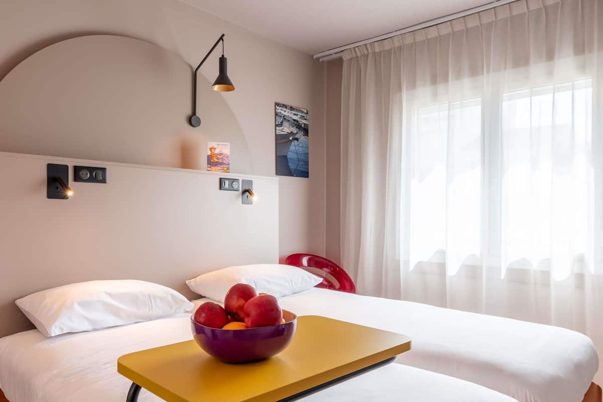 Quarto standard, 2 camas de solteiro | Roupas de cama premium, camas com colchões pillow-top