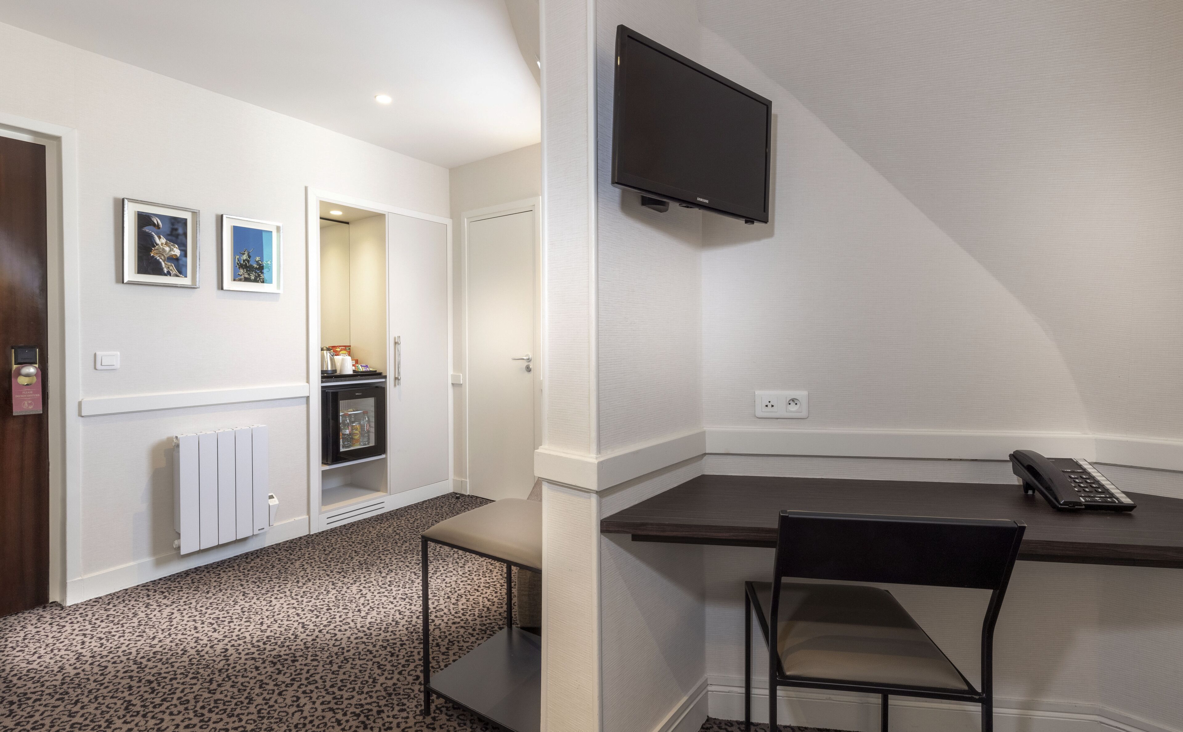 standard double room | minibar, in-room safe, desk, soundproofing