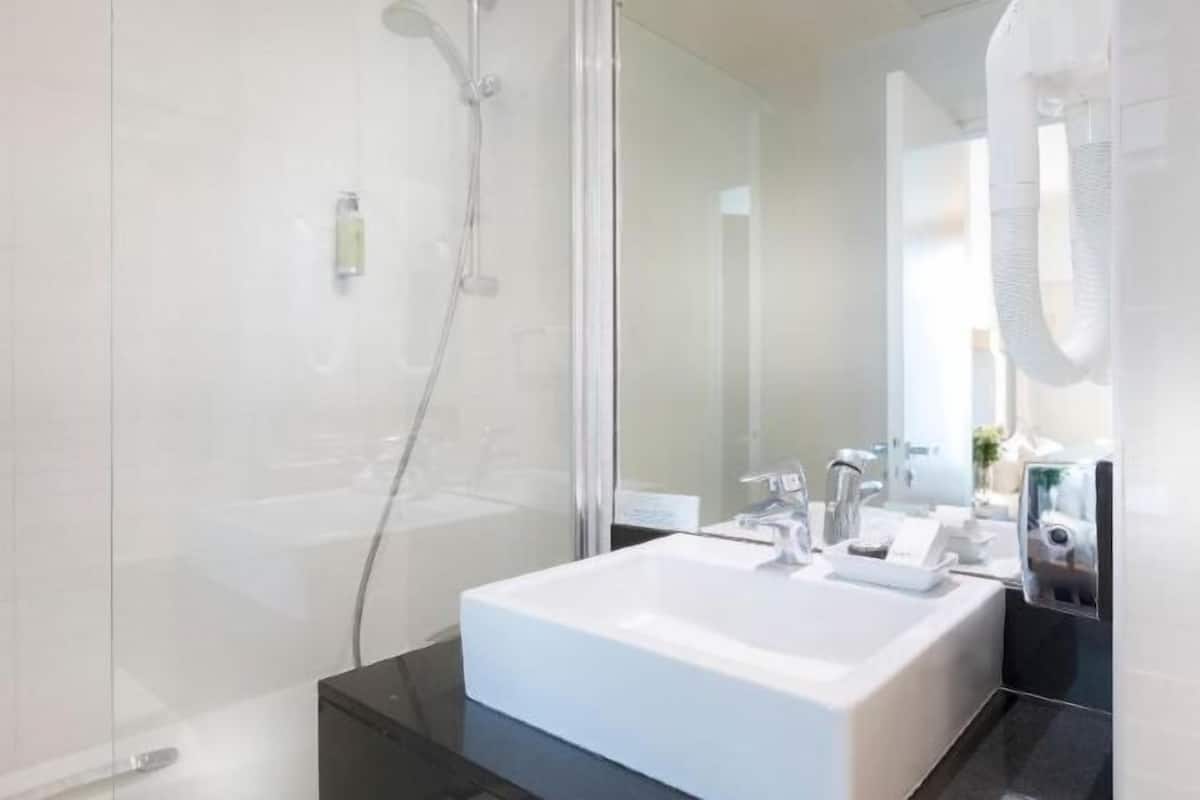 Bathroom | Shower, hair dryer, towels