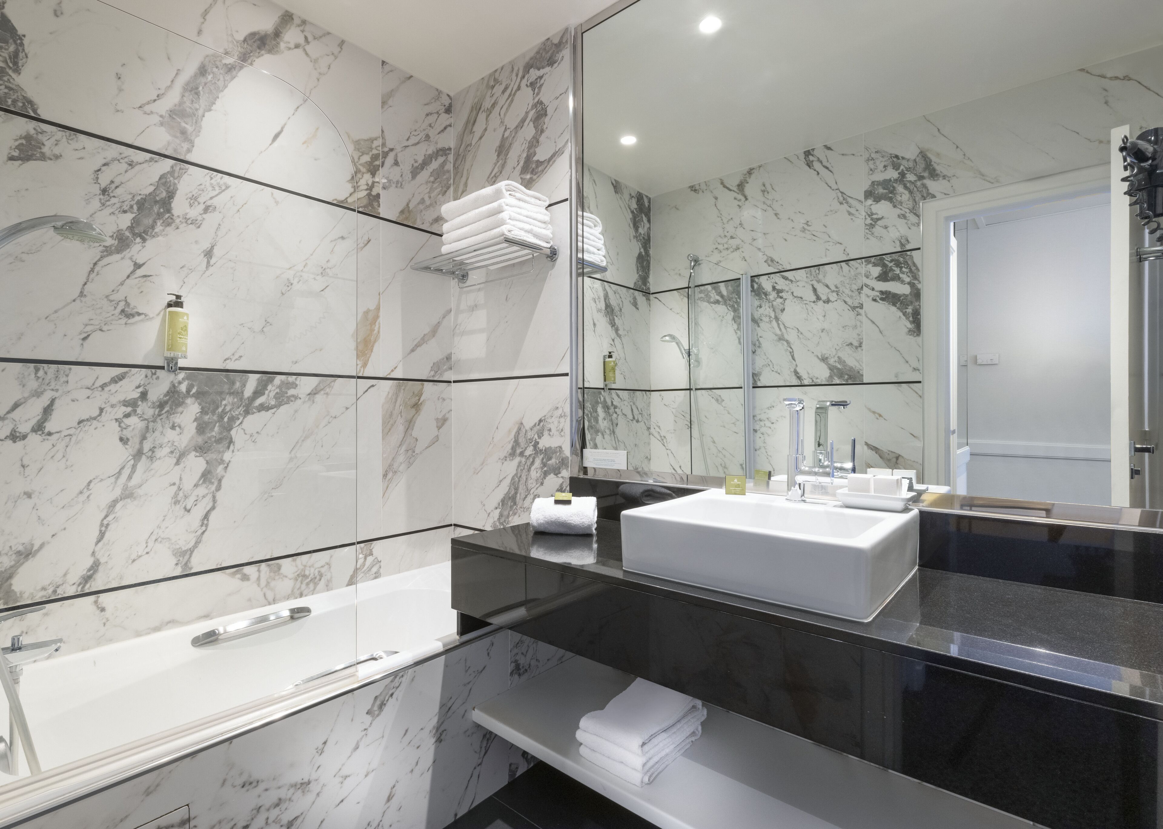 quadruple room | minibar, in-room safe, desk, soundproofing