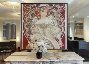 Télévision de 24 pouces avec chaînes par satellite