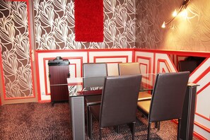 Executive Twin Room, 2 Single Beds | Living area