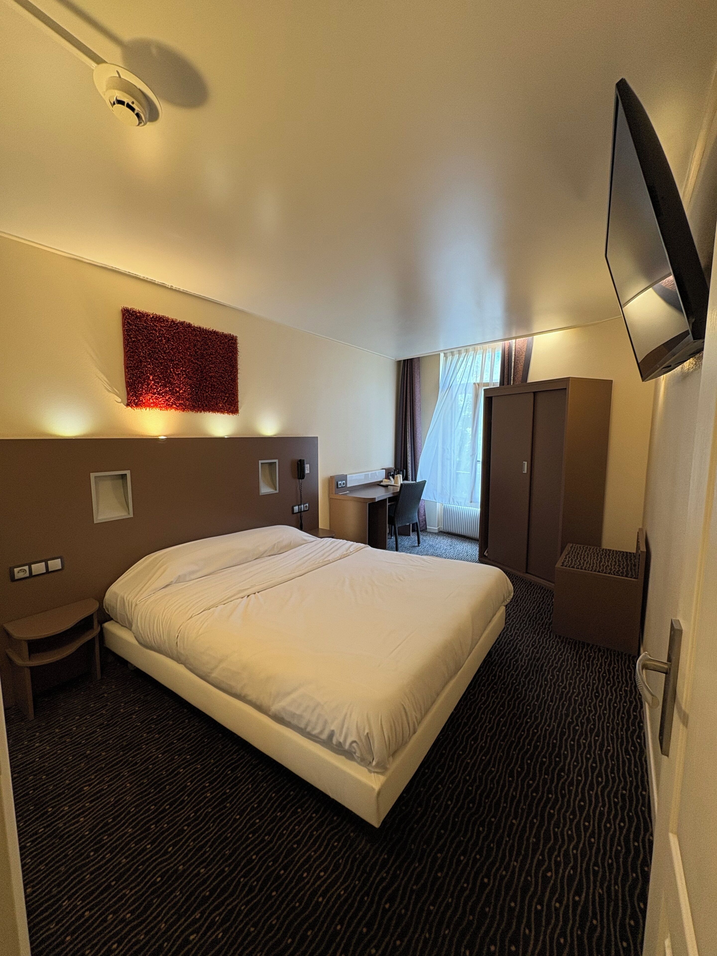 Standard Double Room (1 ou 2 persons) | Minibar, individually decorated, individually furnished, desk