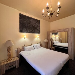 Minibar, individuelt dekorert, individuelt innredet og skrivebord