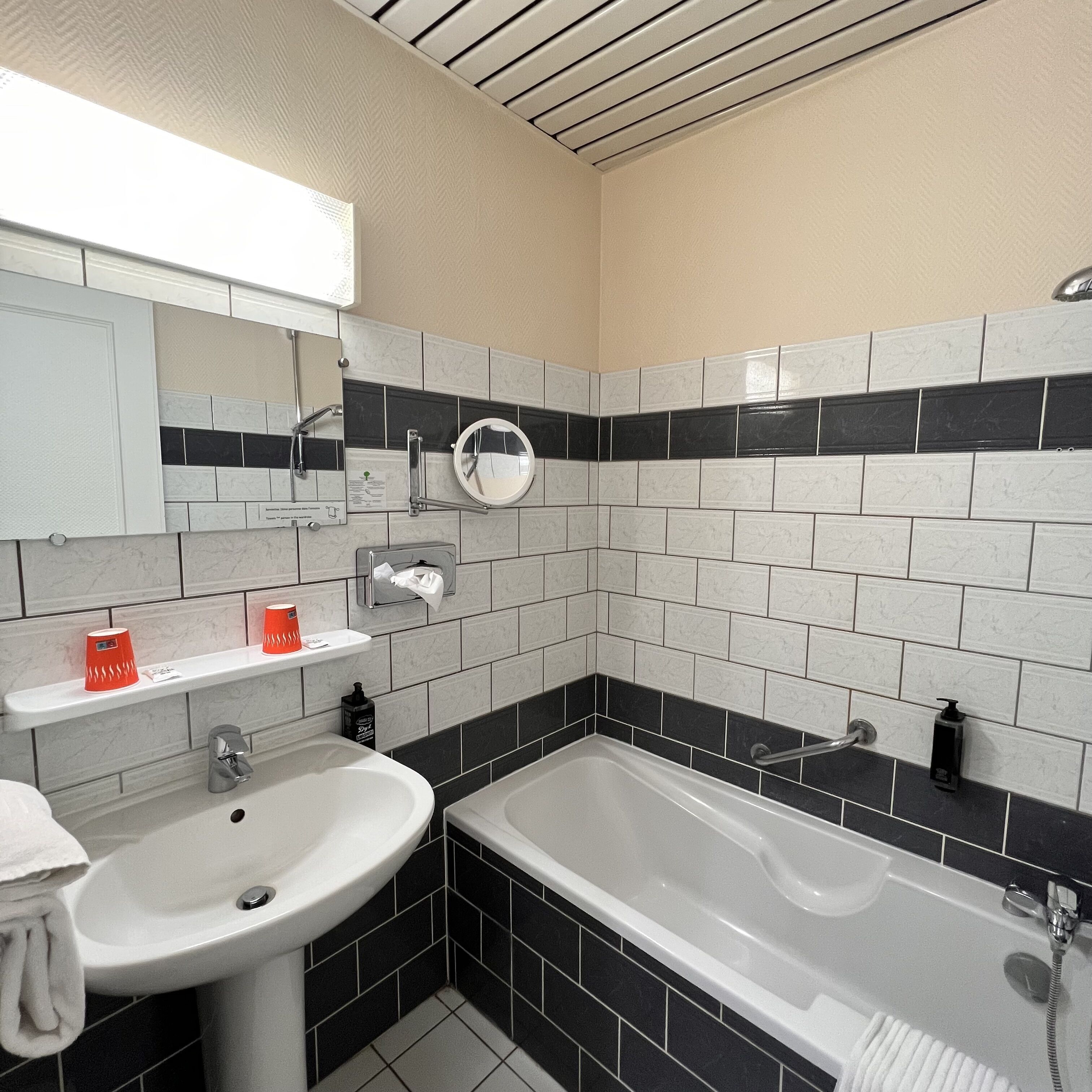 minibar, individually decorated, individually furnished, desk