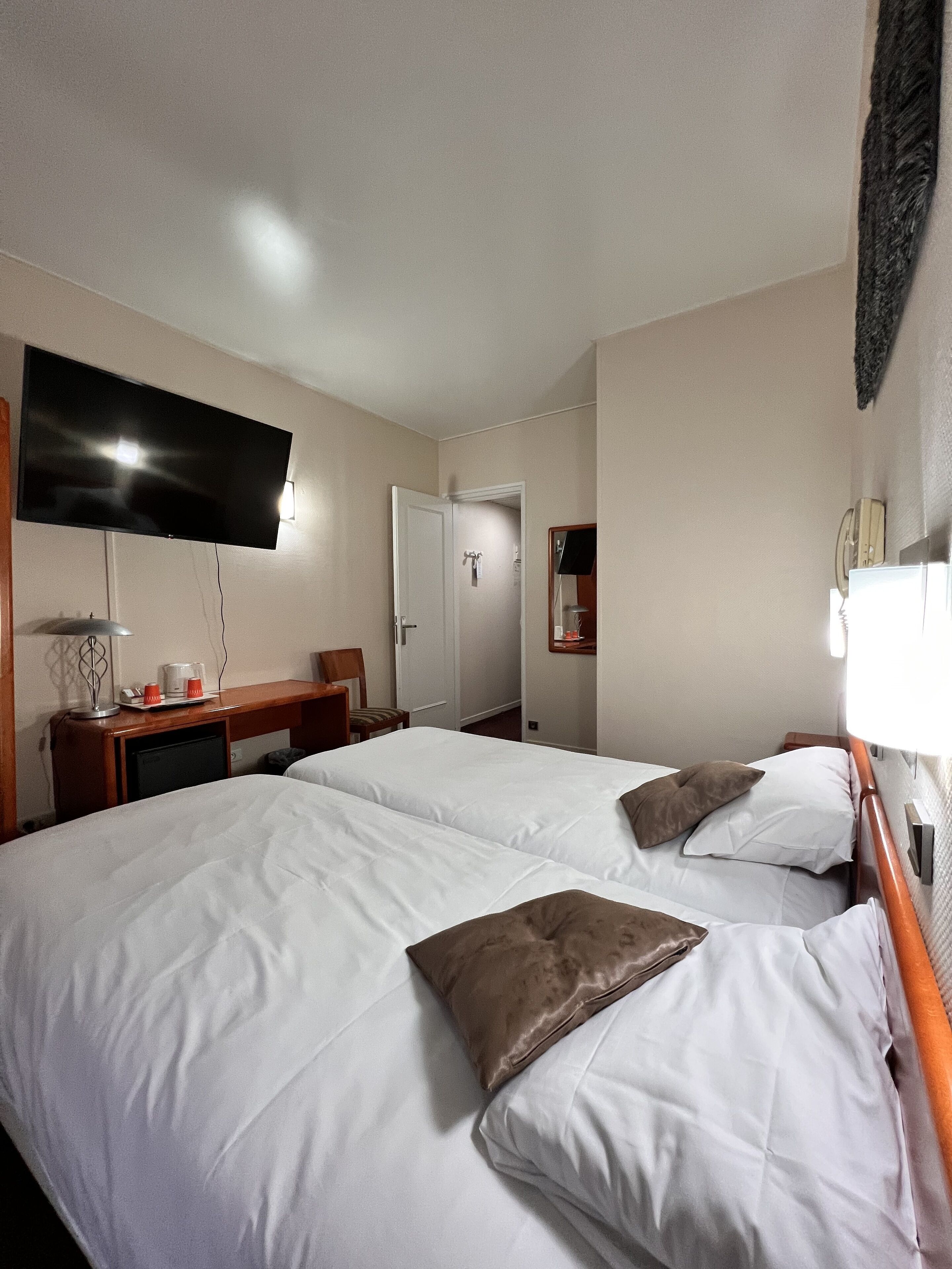 standard twin room, 2 single beds | view from room