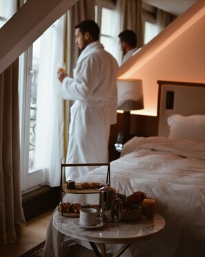 ห้องเพรสซ ิเดนเชียลสวีท | เครื่องนอนระดับพรีเมียม, มินิบาร์, ตู้นิรภัยในห้องพัก