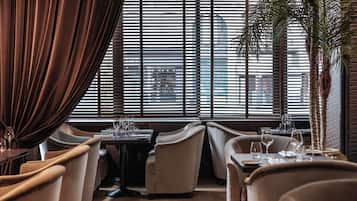 2 Restaurants, Frühstück, Mittagessen, Abendessen, französische Küche