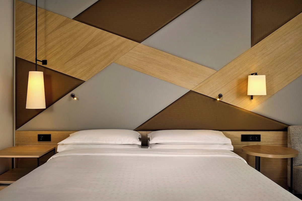 1 bedroom, premium bedding, down duvets, in-room safe