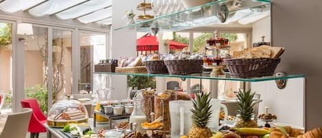 Daily buffet breakfast (EUR 16 per person)