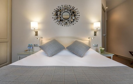 In-room safe, desk, blackout drapes, soundproofing