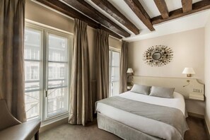 Classic Double Room | 1 bedroom, in-room safe, desk, blackout drapes