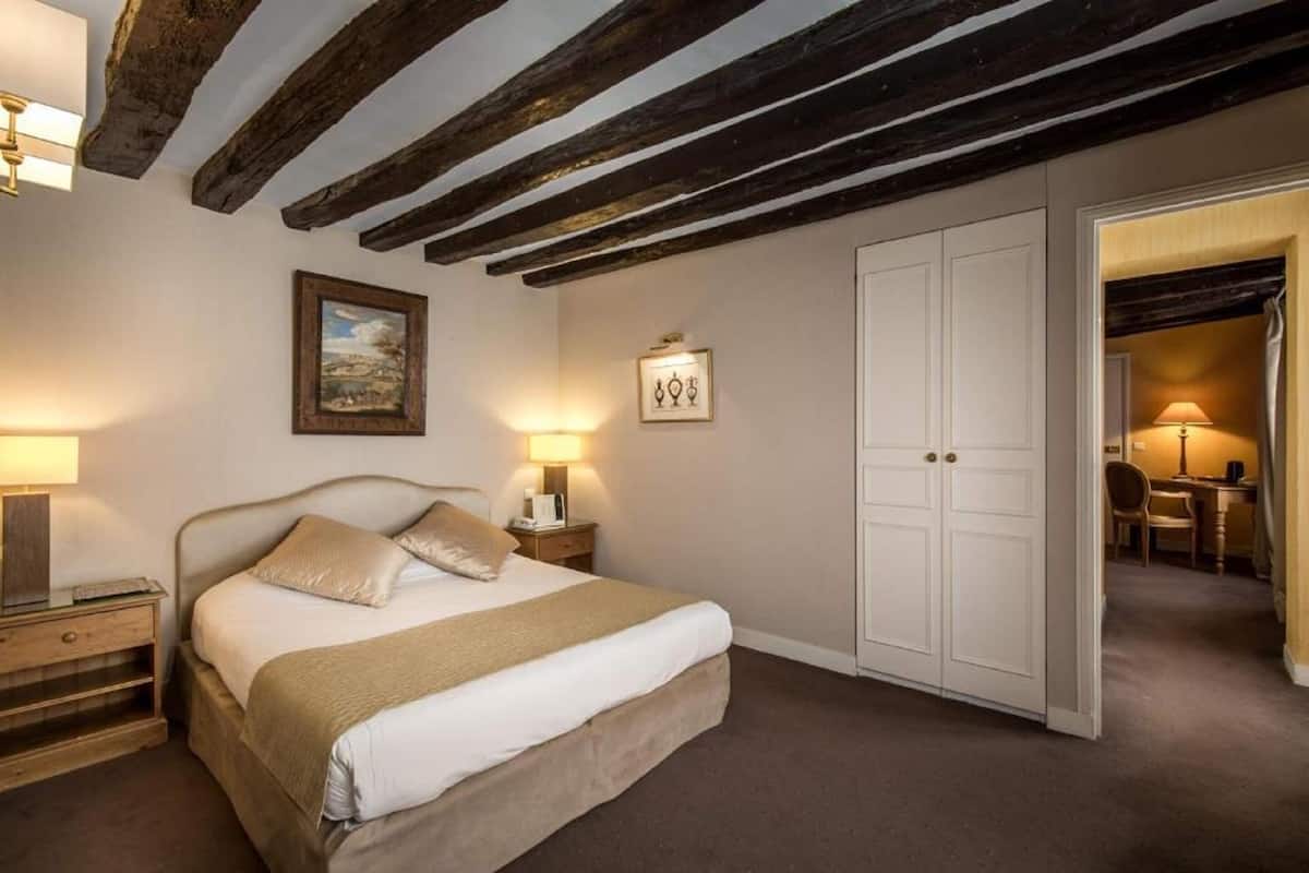In-room safe, desk, blackout drapes, soundproofing