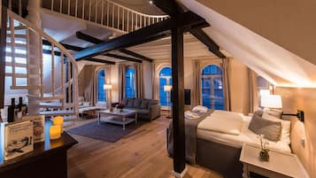 Deluxe double room, Non Smoking | 1 bedroom, hypo-allergenic bedding, in-room safe, individually decorated