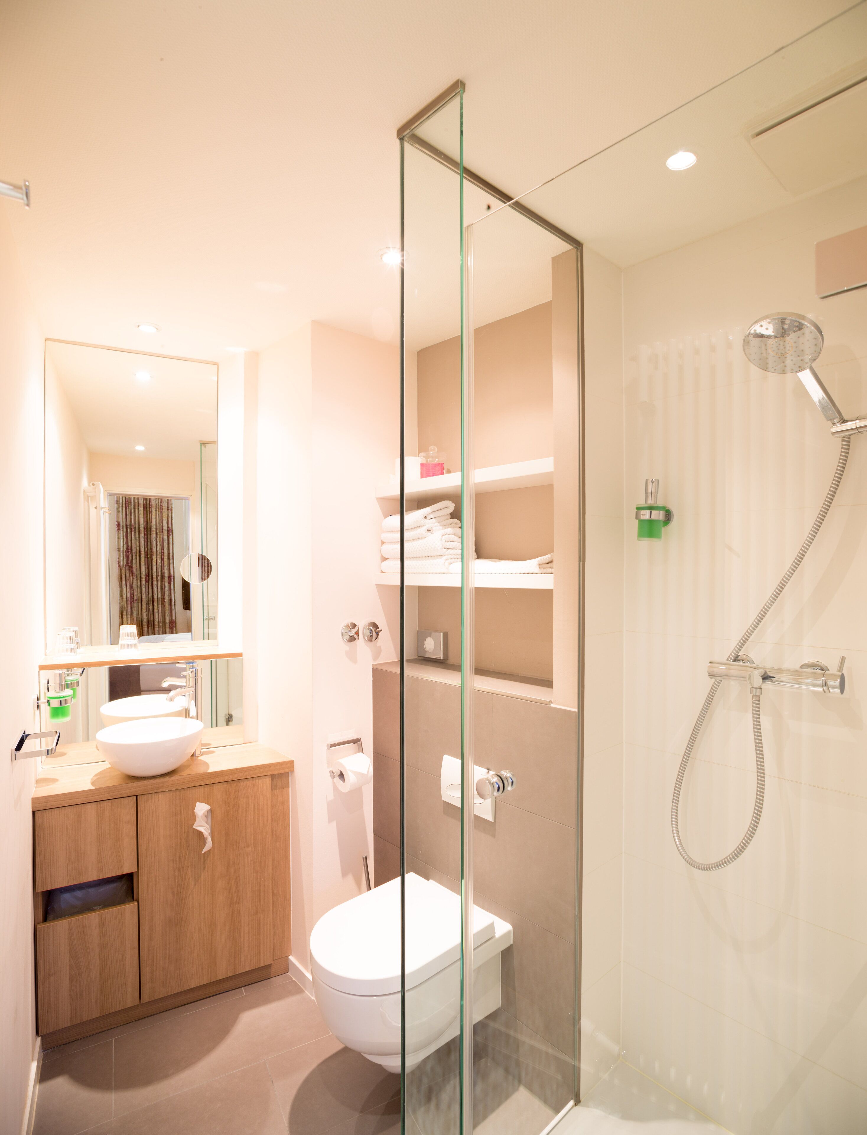 shower, free toiletries, hair dryer, towels