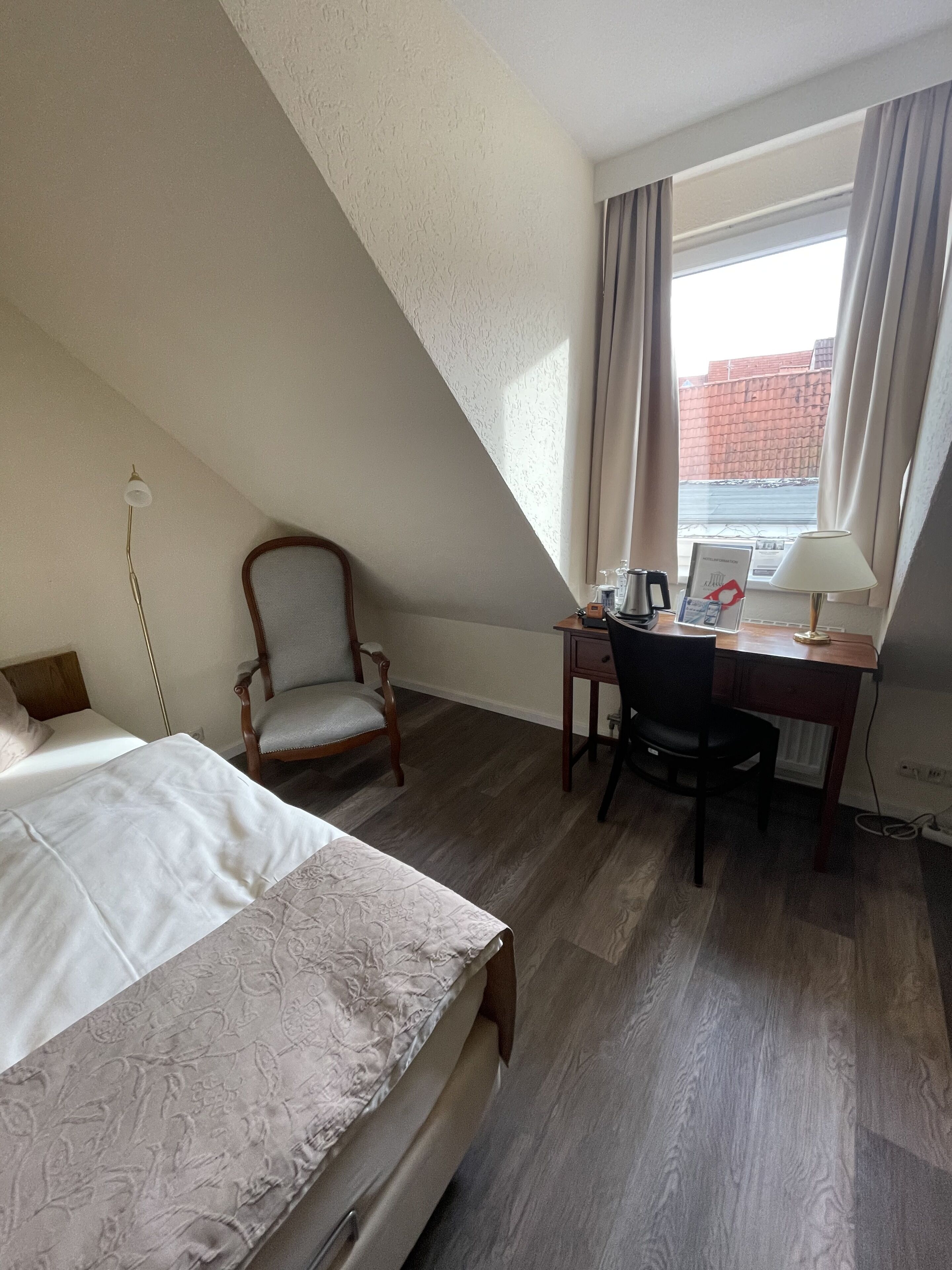 single room, non smoking | 1 bedroom, hypo-allergenic bedding, in-room safe, individually decorated